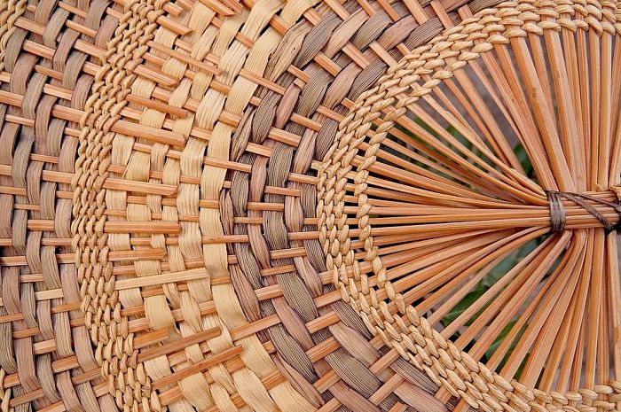 Woven fan with different colours